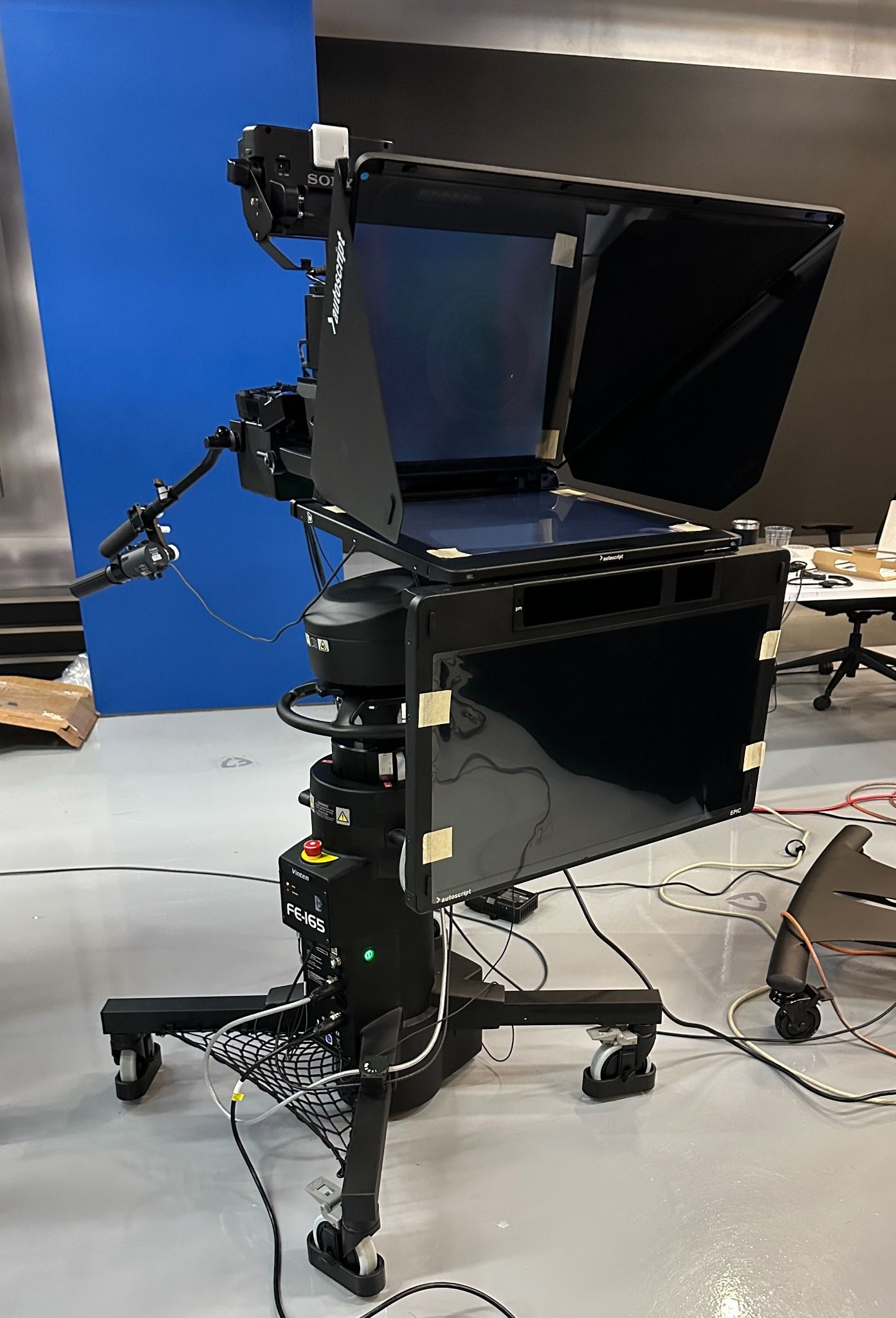 Robotic pedestal and teleprompter system